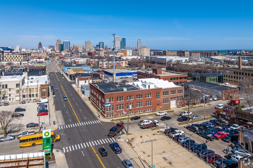 More Photos Of 120 E Mineral St, Milwaukee Office For Sale