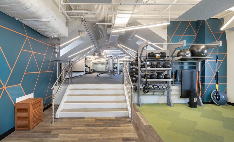 More Photos Of 2000 Pennsylvania Ave NW, Washington Office For Lease