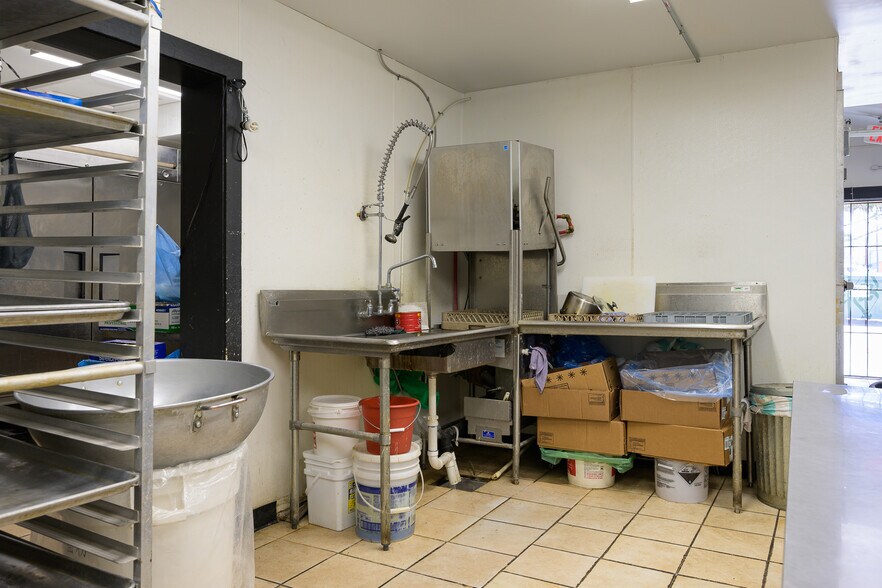More Photos Of 52 4th St, Granby Restaurant For Sale