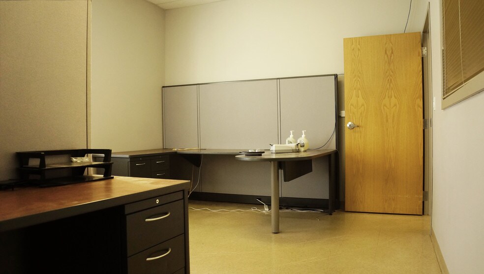 More Photos Of 1 Commercial St, Branford Warehouse For Lease