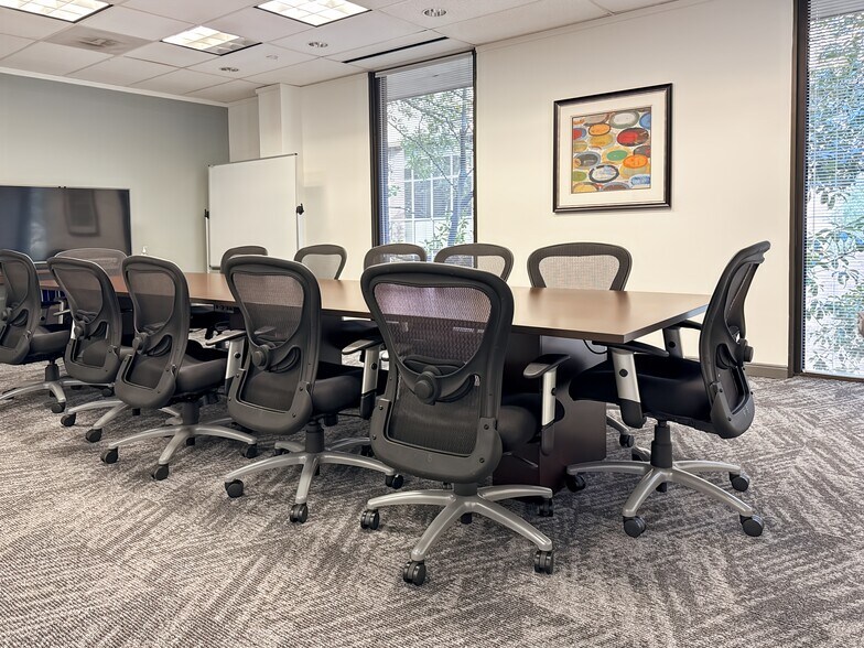 More Photos Of 950 Echo Ln, Houston Coworking Space