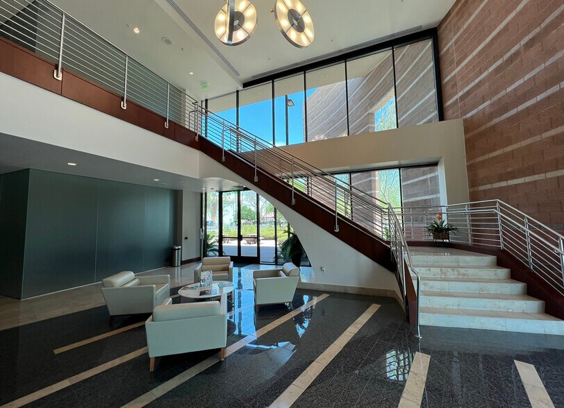 More Photos Of 5656 W Talavi Blvd, Glendale Office For Sale