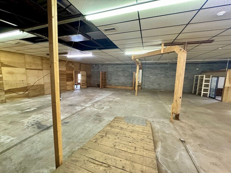 More Photos Of 868 State Route 3 and 12, Hinton Flex For Sale