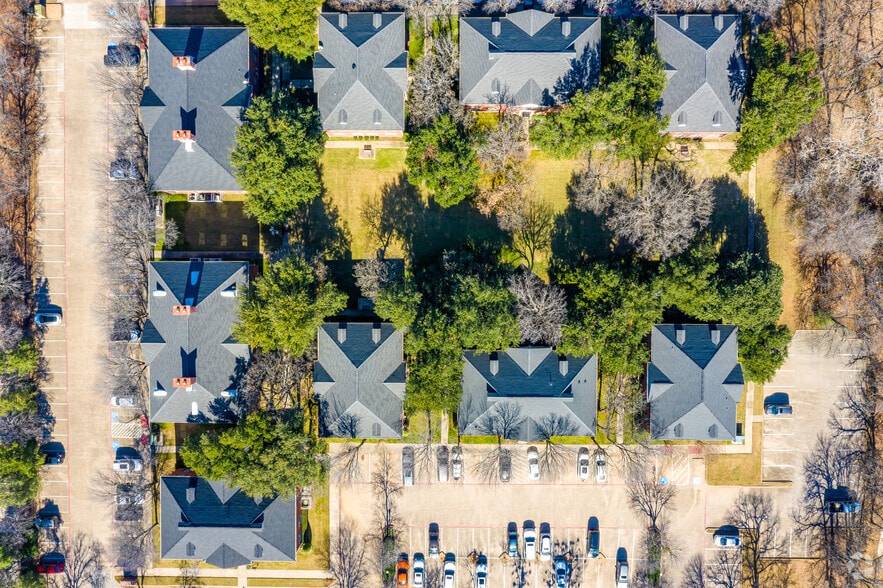 More Photos Of 2003 E Lamar Blvd, Arlington Medical For Lease