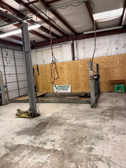 More Photos Of 4005 N Navarro St, Victoria Warehouse For Lease