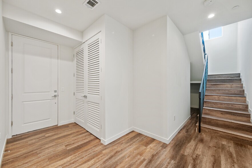 More Photos Of 11254 Mississippi Ave, Los Angeles Multifamily For Sale
