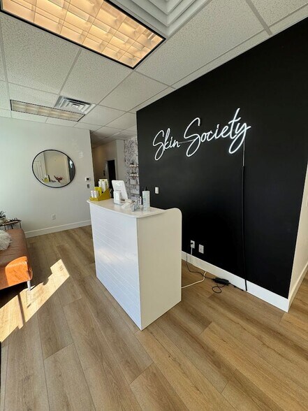 More Photos Of 2500 Cornwall Ave, Bellingham General Retail For Sale
