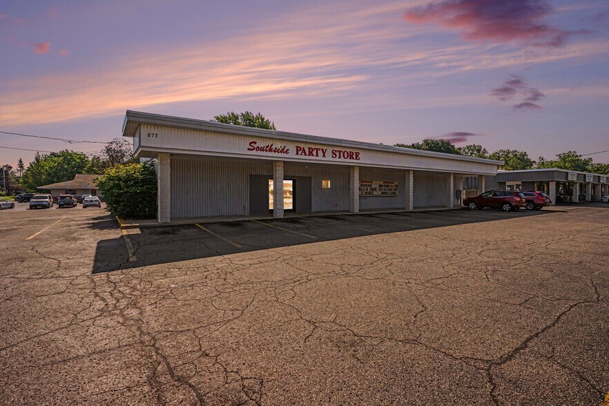 Primary Photo Of 877 Washington Ave, Holland Convenience Store For Sale