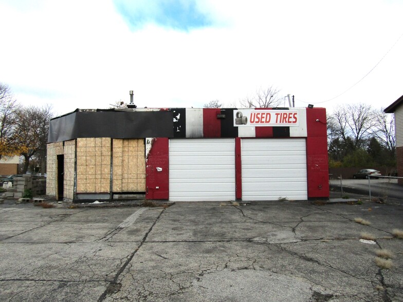 Primary Photo Of 8822 W Appleton Ave, Milwaukee Auto Repair For Lease