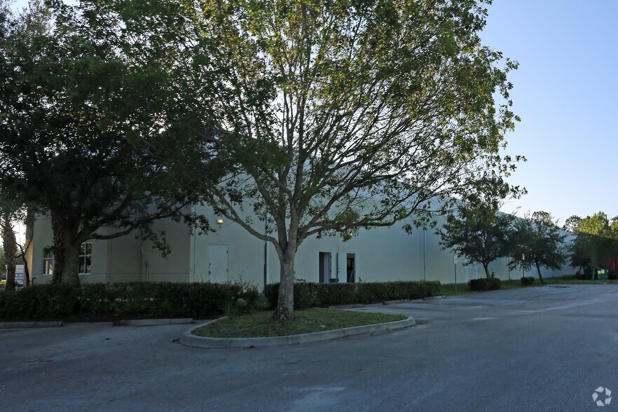 More Photos Of 7948-7966 SW Jack James Dr, Stuart Unknown For Lease