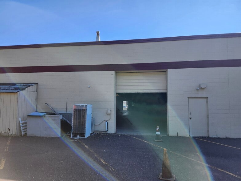 More Photos Of 252 Bethlehem Pike, Colmar Showroom For Lease