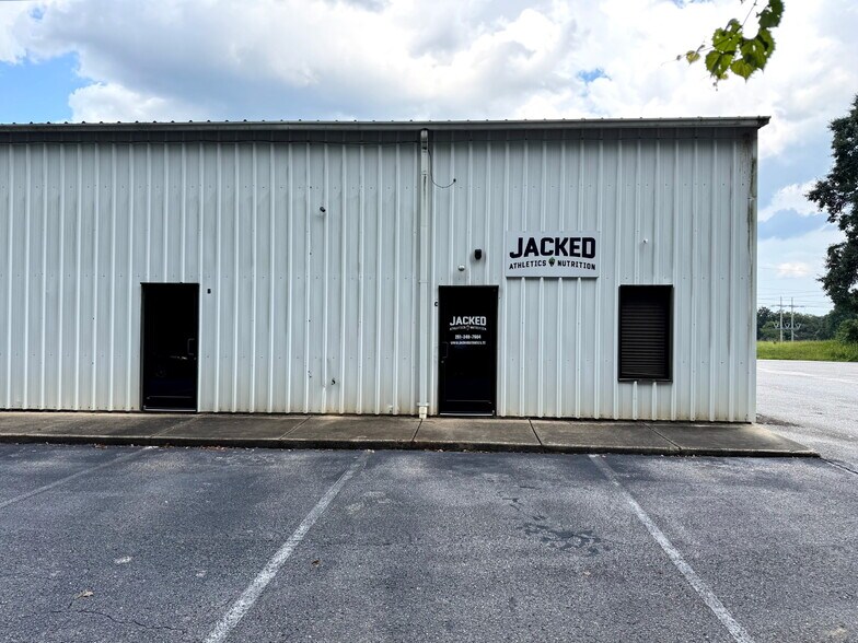 More Photos Of 6901 Moffett Rd, Mobile Showroom For Lease