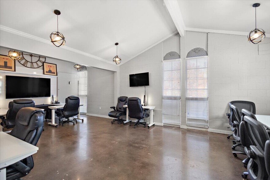 More Photos Of 908 Cherry St, Vicksburg Office For Sale