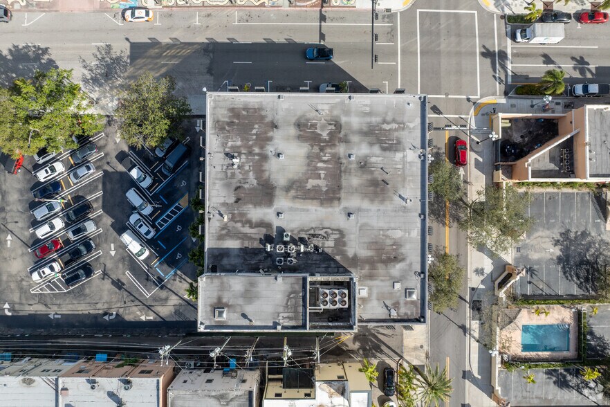 More Photos Of 1900 Tyler St, Hollywood Office For Lease