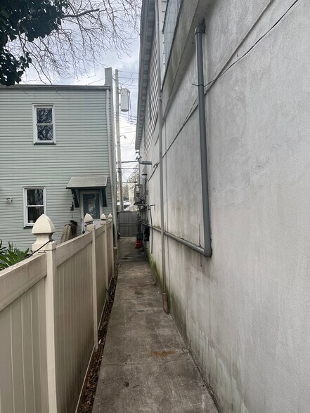 More Photos Of 1082 Bay St, Staten Island Freestanding For Sale