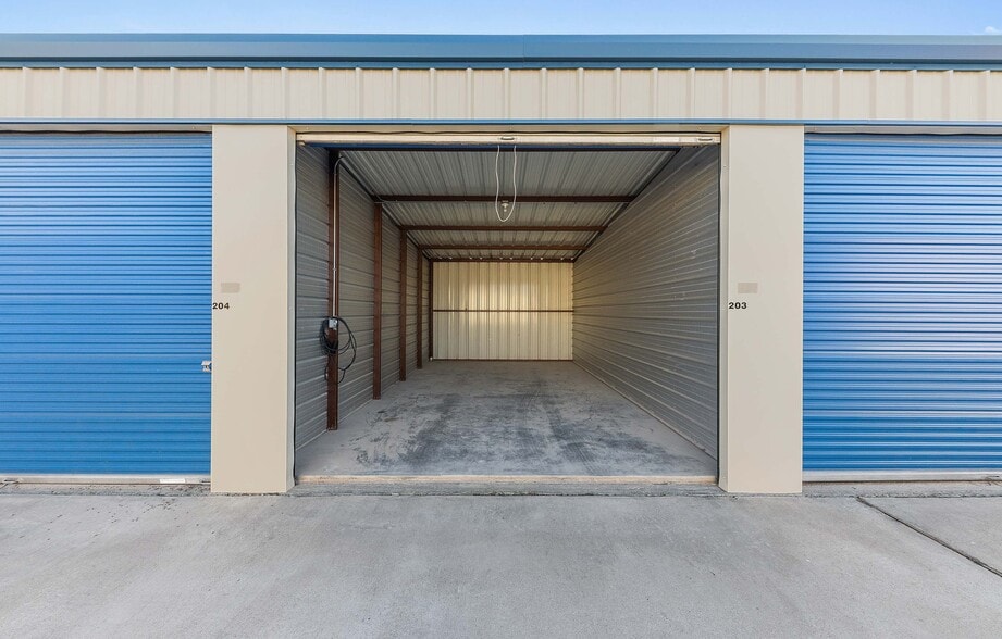 More Photos Of 3621 Elm Grove Rd, Rowlett Self Storage For Sale