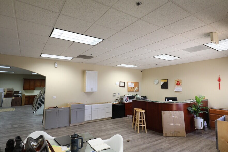 More Photos Of 960-978 Rincon Cir, San Jose Light Manufacturing For Sale