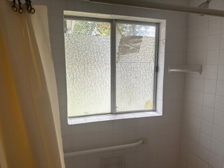 More Photos Of 150 W Stadium Dr, Stockton Apartments For Sale