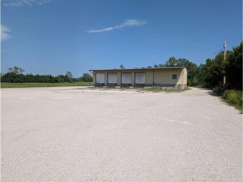 More Photos Of 501 Main, Gas Specialty For Sale