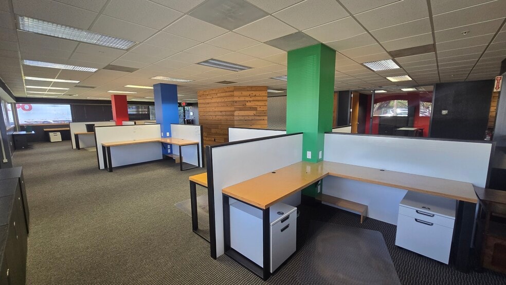 More Photos Of 13075 US Highway 19 N, Clearwater Flex For Lease