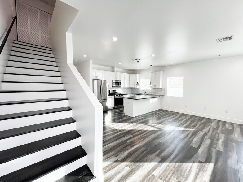 More Photos Of 6732 Irvine Ave, North Hollywood Apartments For Sale