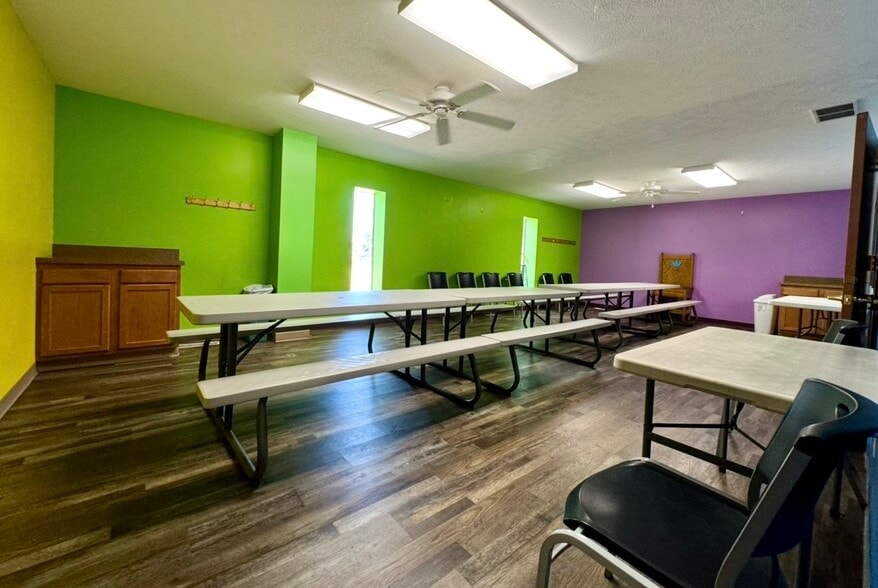 More Photos Of 2509 S 1st St, Terre Haute Showroom For Sale