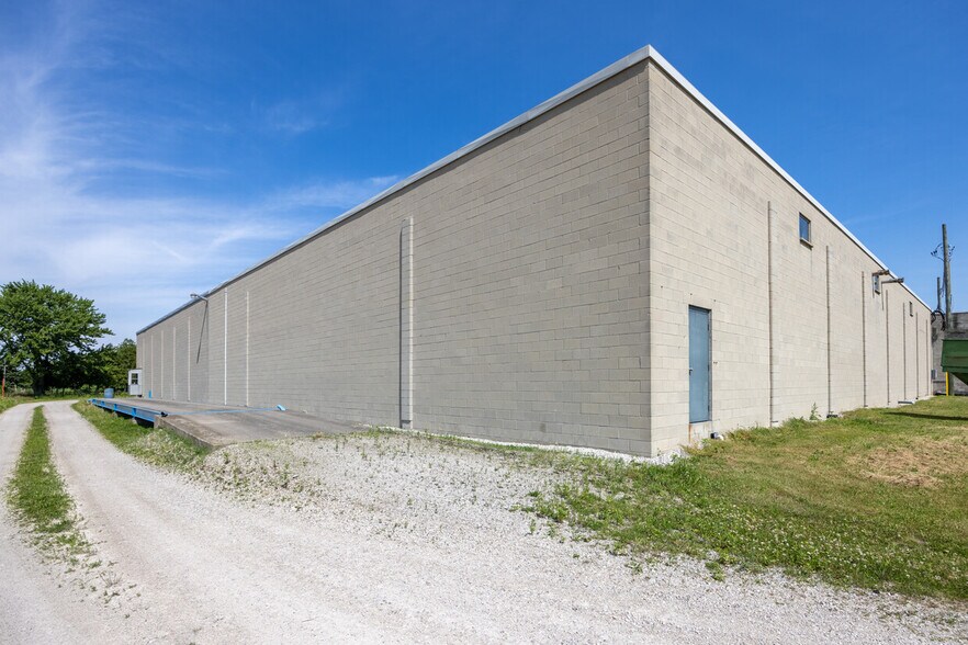 More Photos Of 324 County Road 34, Kingsville Manufacturing For Sale
