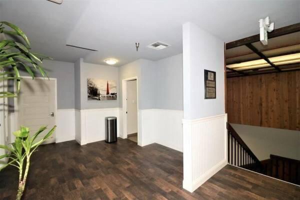 More Photos Of 1530-1538 Market St, Redding Office For Lease