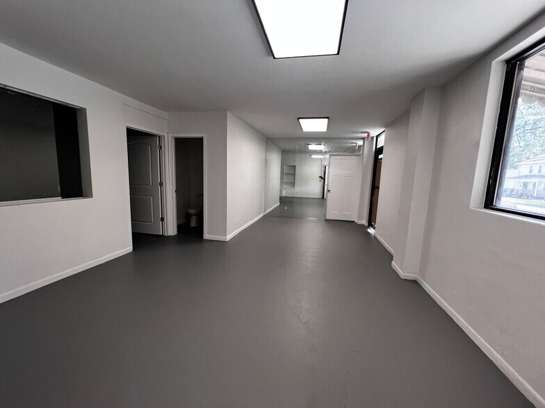 More Photos Of 603 E Washington St, Joliet Warehouse For Lease