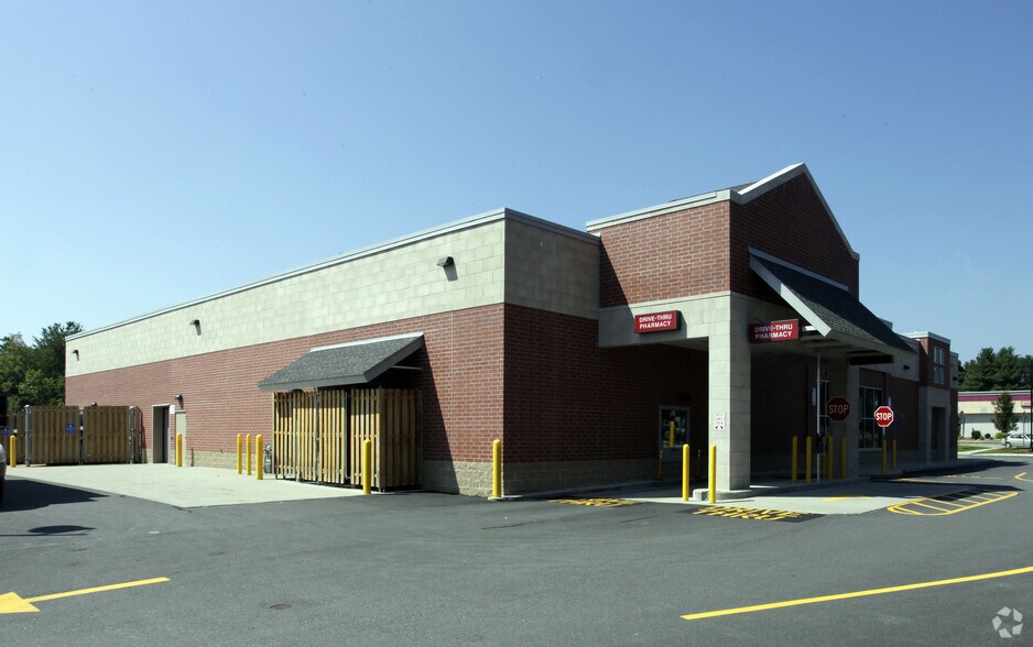 More Photos Of 121 Main St, Foxborough Storefront For Lease