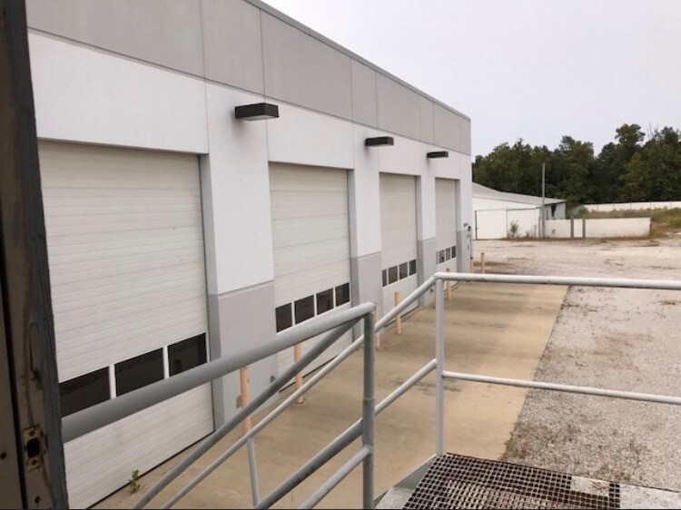 More Photos Of 1116 W County Road 450 N, Brazil Truck Terminal For Lease