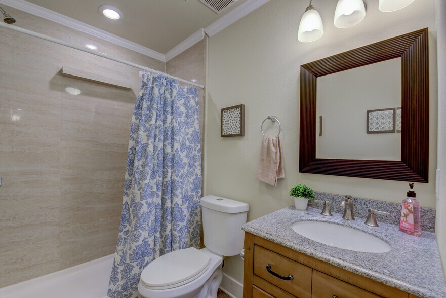 More Photos Of 1820 Avenue O 1/2, Galveston Multifamily For Sale