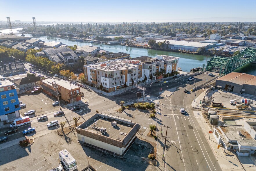 More Photos Of 324 23rd Ave, Oakland Convenience Store For Sale
