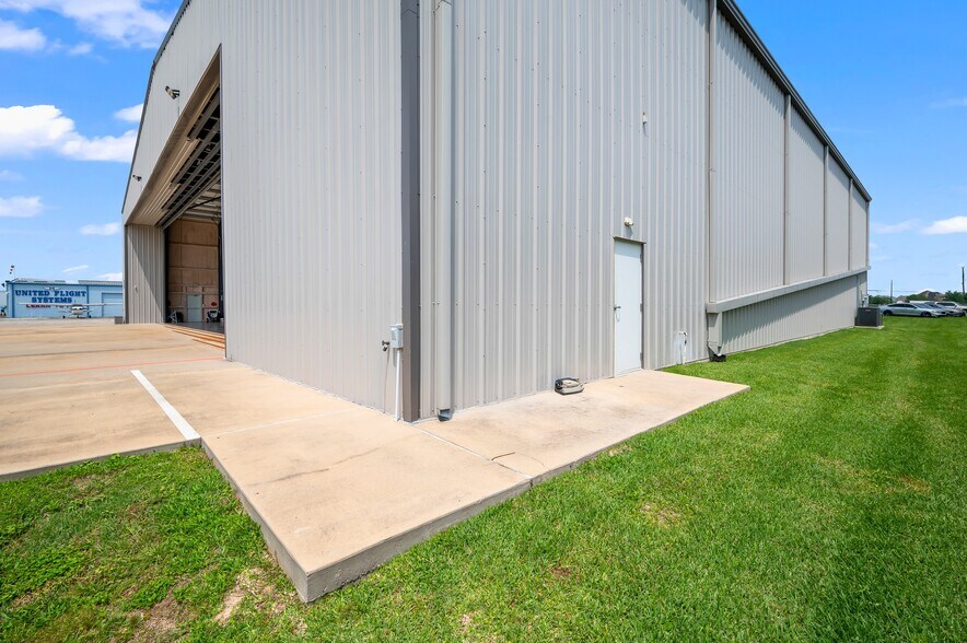 More Photos Of 7622 Eagle Ln, Spring Airplane Hangar For Sale