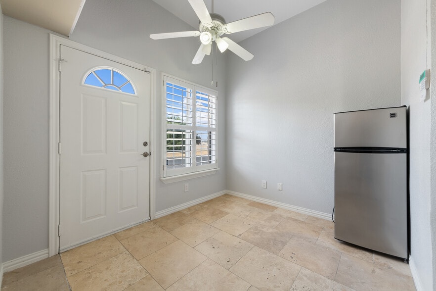 More Photos Of 103 Thousand Oaks Blvd, Georgetown Medical For Lease