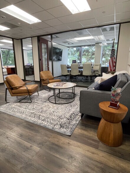 More Photos Of 14950 Heathrow Forest Pky, Houston Office For Lease