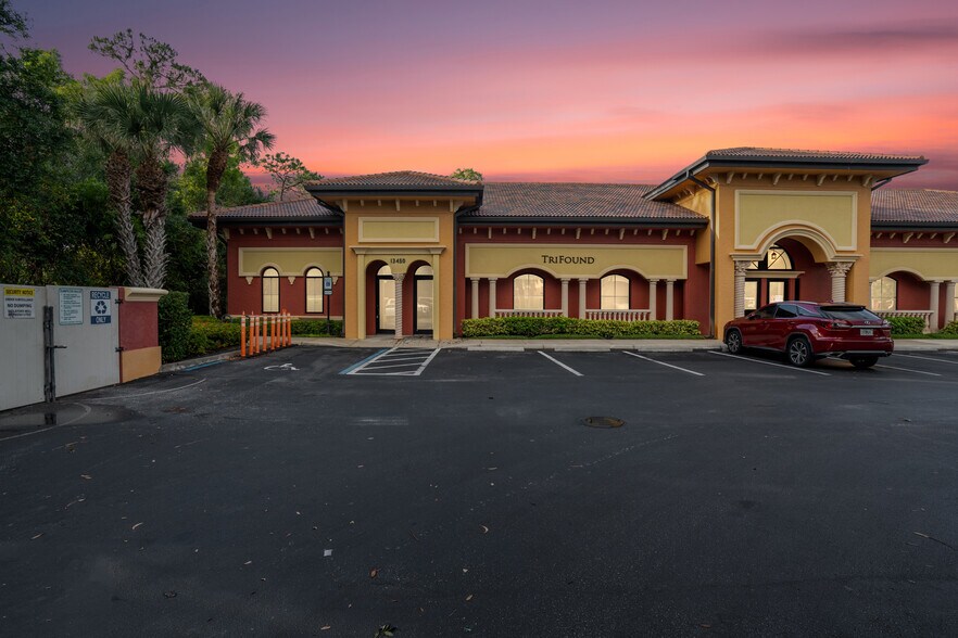 More Photos Of 13450 Parker Commons Blvd, Fort Myers Office For Sale
