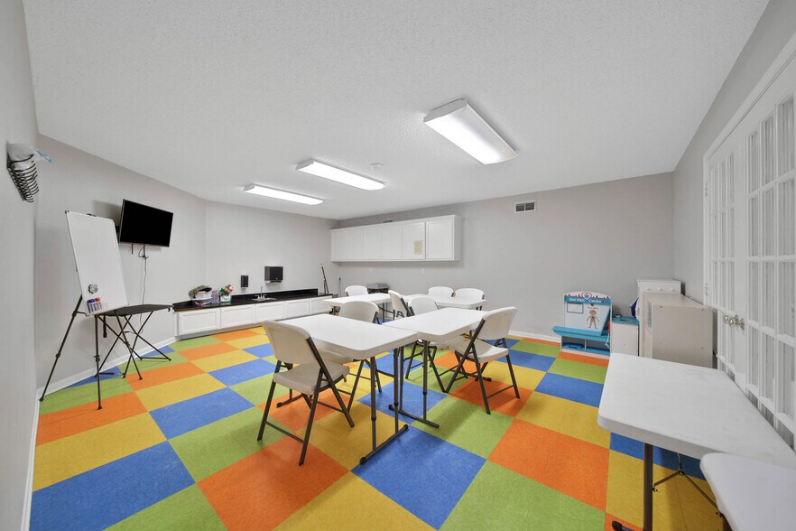 More Photos Of 6265 Shadowbend, The Woodlands Coworking Space