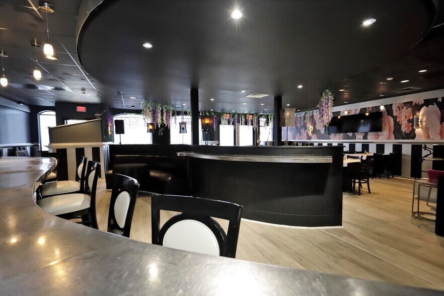 More Photos Of 1606-1610 Acushnet Ave, New Bedford Restaurant For Sale