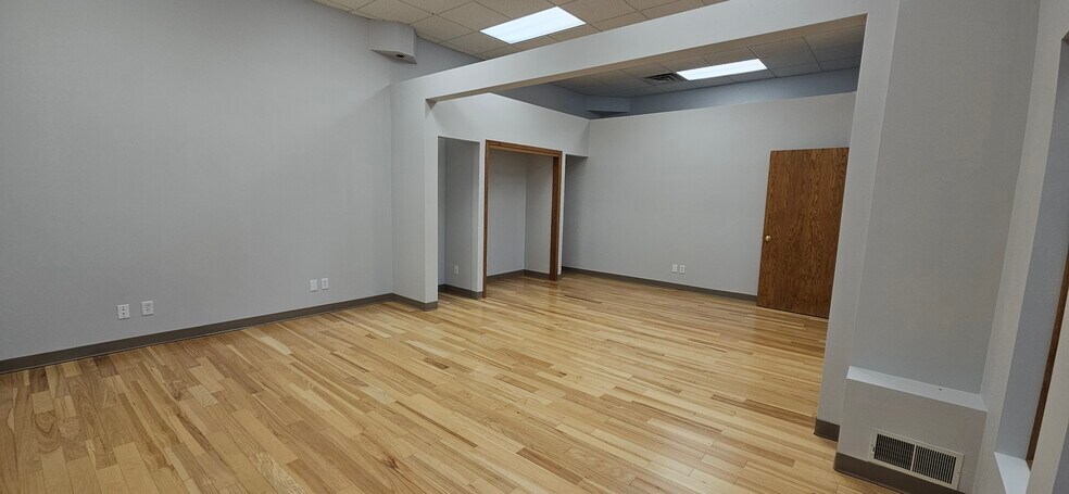 More Photos Of 705 S Barstow St, Eau Claire Storefront For Lease