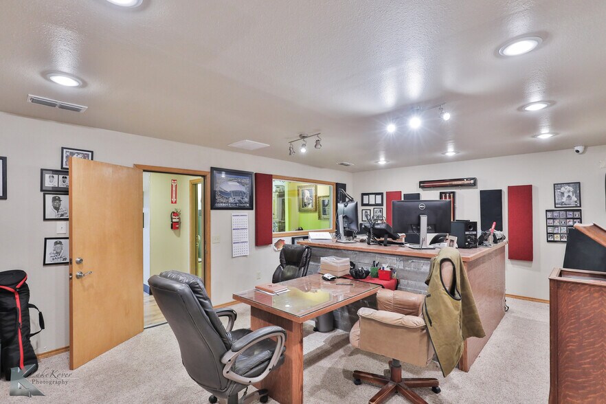 More Photos Of 2180 Maple St, Abilene Specialty For Sale