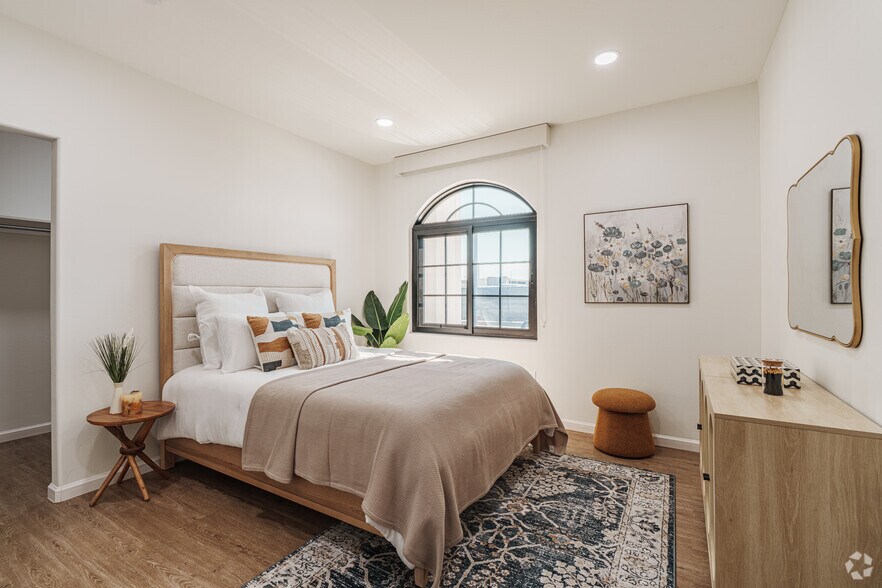 More Photos Of 475 Dover Pky, Delano Apartments For Sale