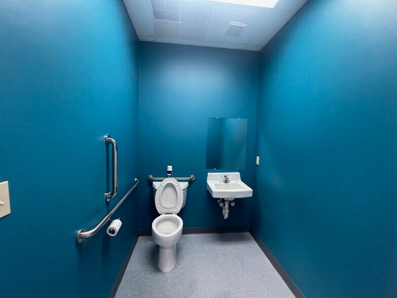 More Photos Of 78 Lynoak Cv, Jackson Medical For Sale