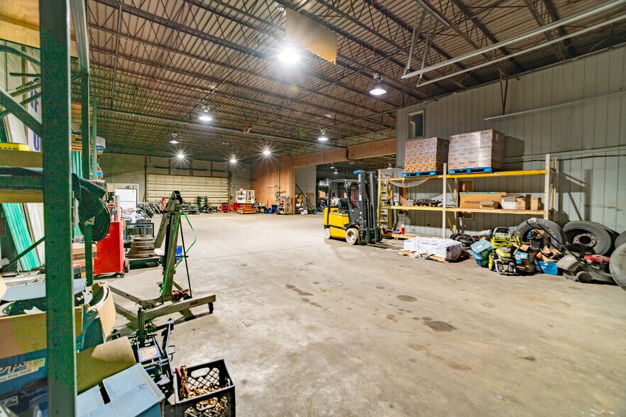 More Photos Of 125-127 Byassee Dr, Hazelwood Warehouse For Lease