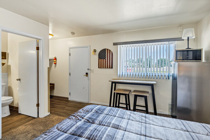 More Photos Of 808 Caribou St, Simla Hospitality For Sale