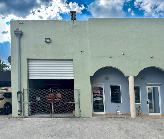 More Photos Of 9180 NW 119th St, Hialeah Warehouse For Sale