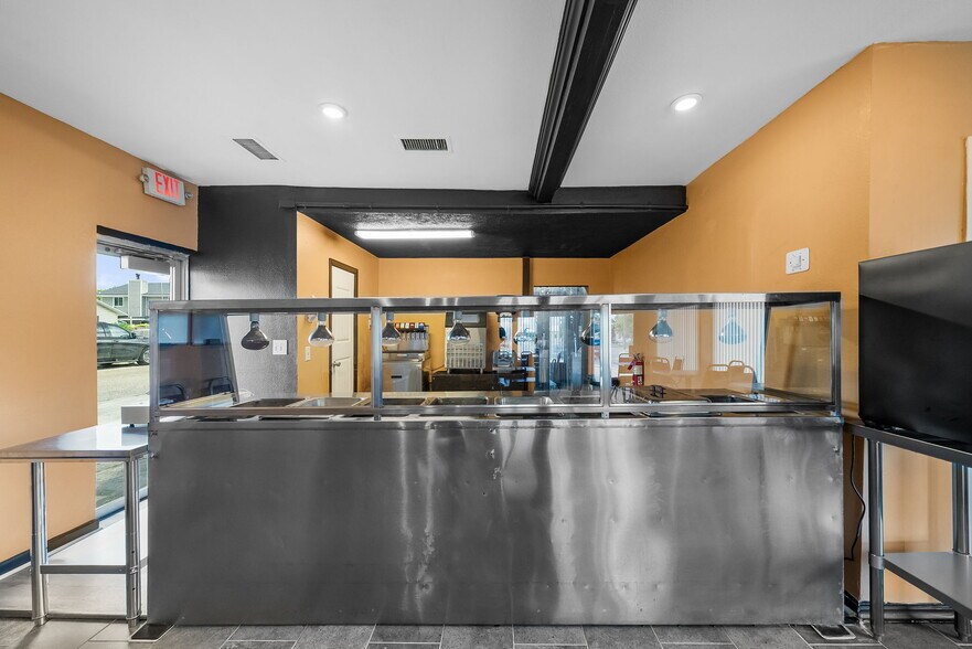 More Photos Of 2900 E 5th St, Panama City Restaurant For Sale