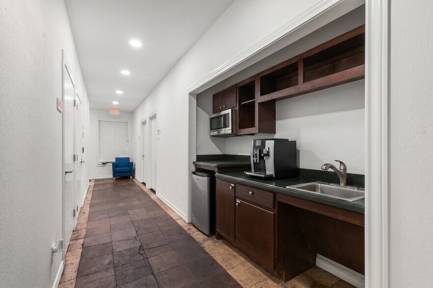 More Photos Of 1906 E Tyler Ave, Harlingen Loft Creative Space For Sale