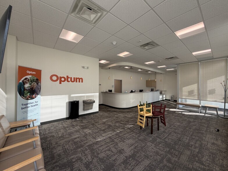 More Photos Of 257 W Park Ave, Long Beach Storefront For Lease