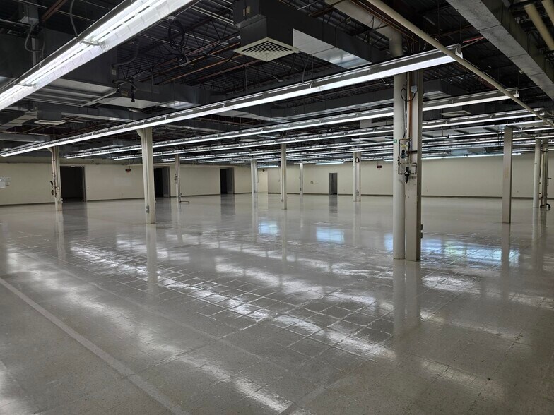 More Photos Of 601 Main St, New Town Warehouse For Lease